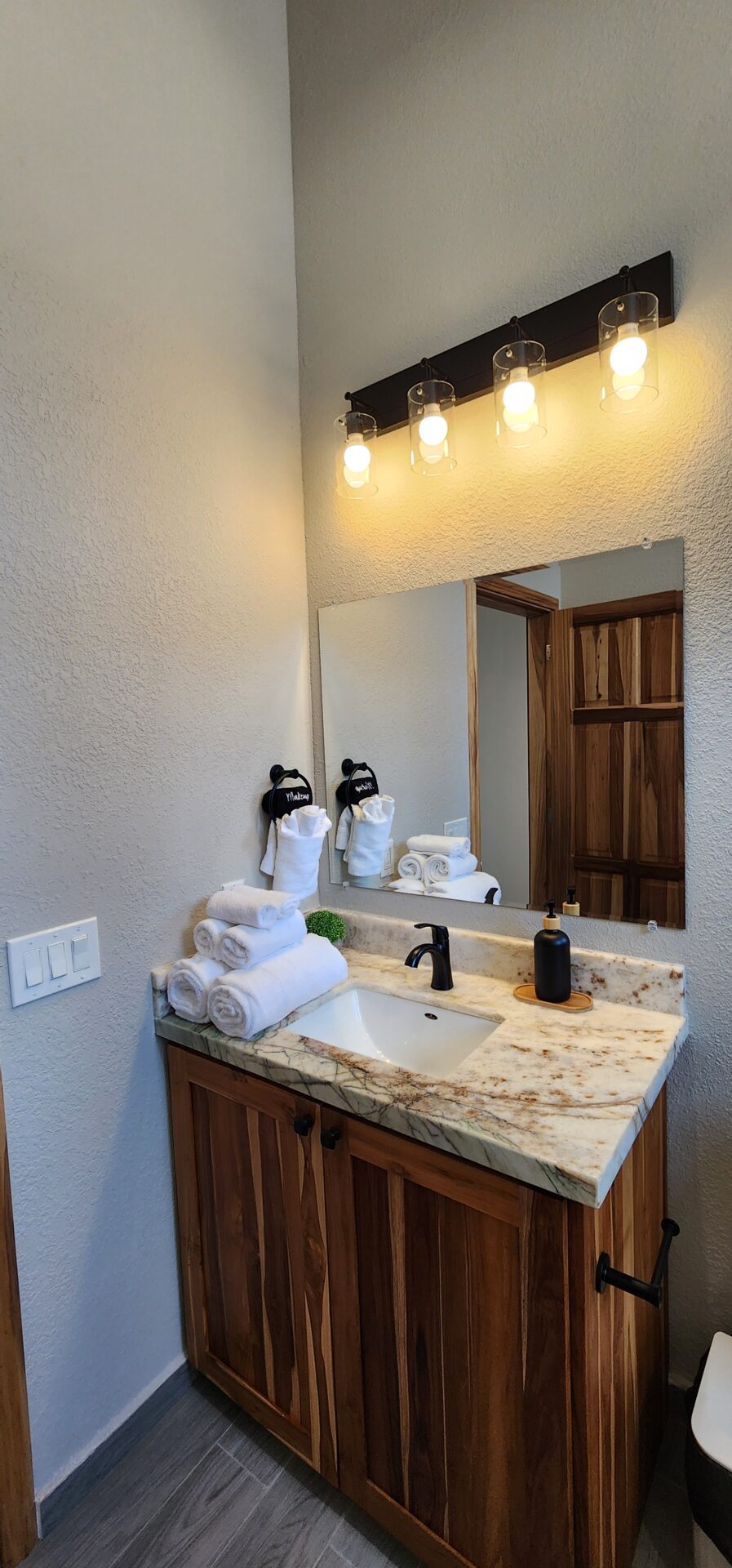 Hallbth 2 sink