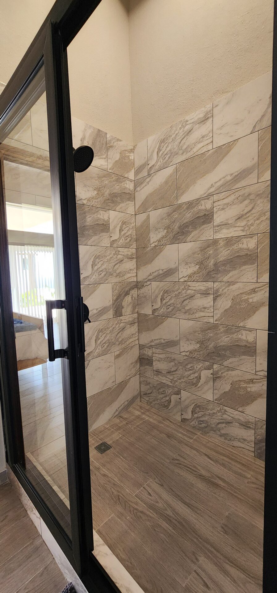 Rm1 walkinshower CBE11