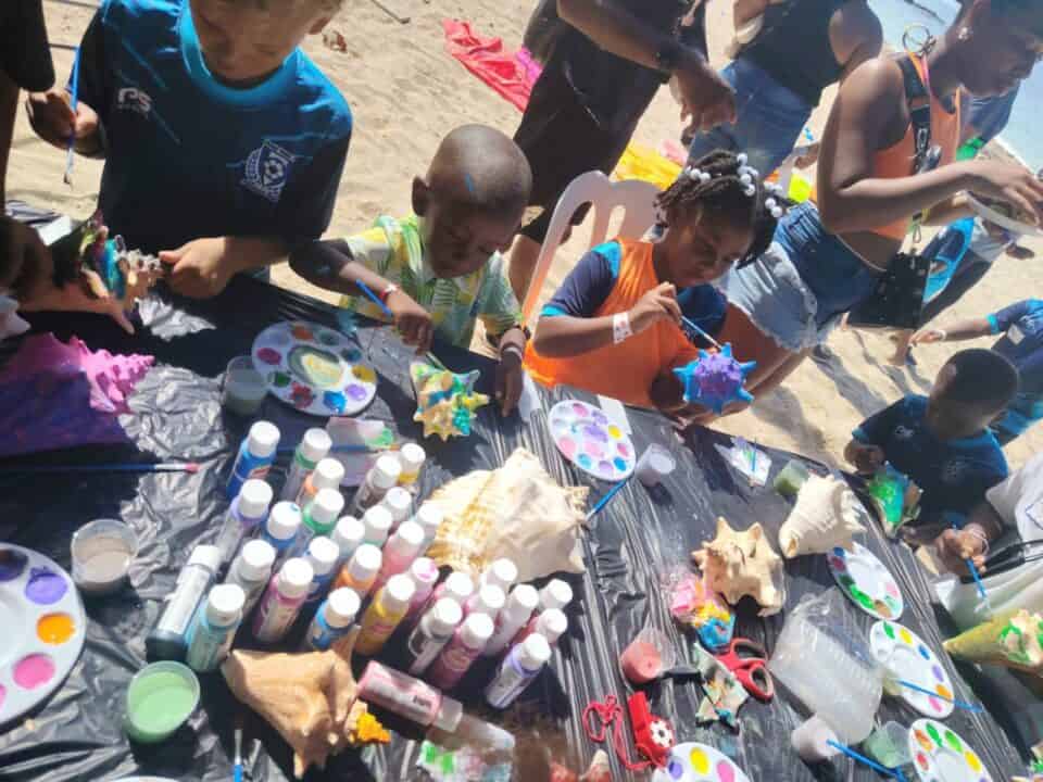 Kids painting ong